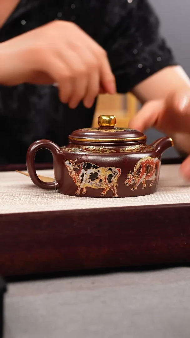 茶壶紫砂石红 德钟 五牛珐琅彩