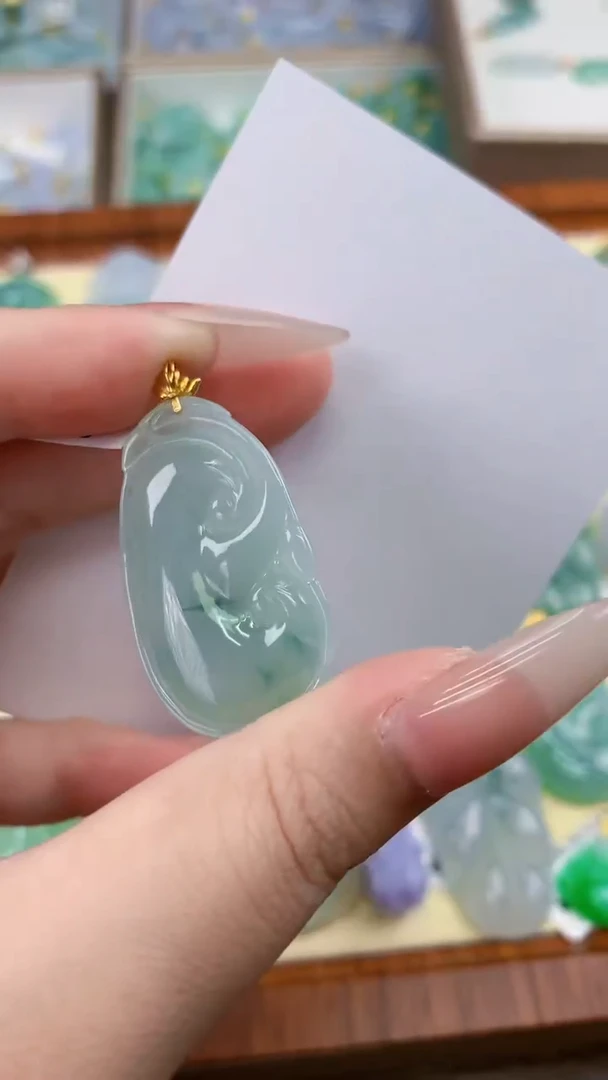 颈饰18K金镶嵌翡翠天然A货翡翠挂件