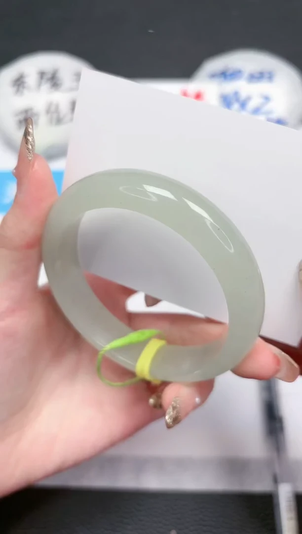 【闪购商品】石英质玉手镯未镶嵌74-58.4