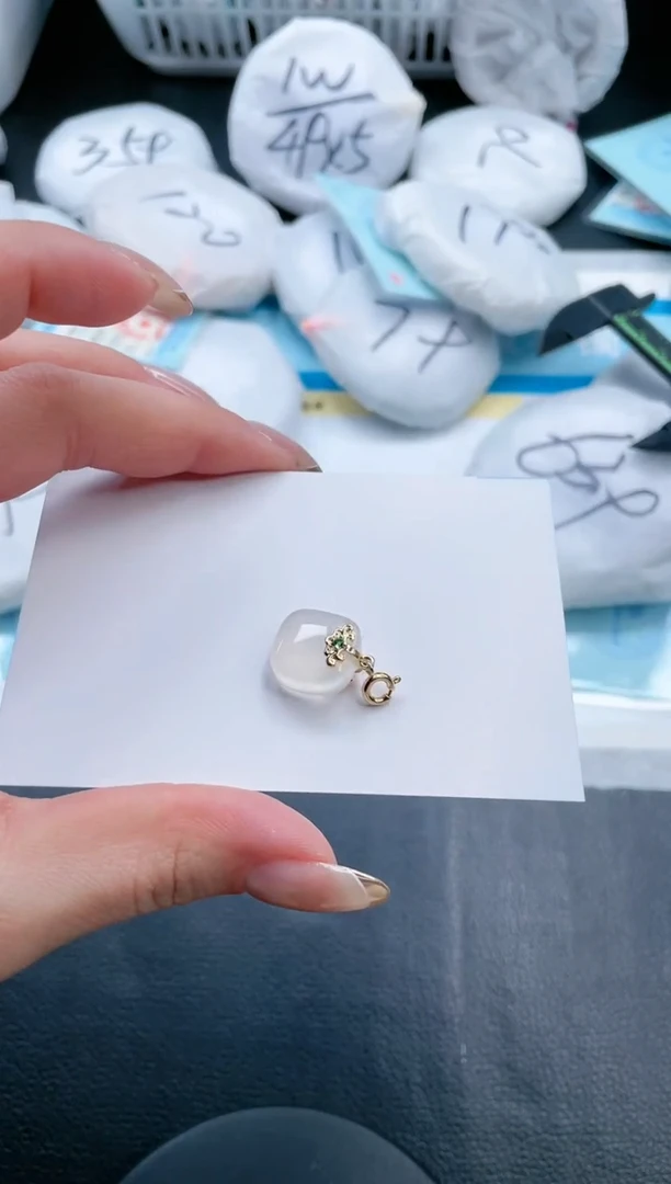 【闪购商品】石英质玉颈饰未镶嵌无事牌挂件