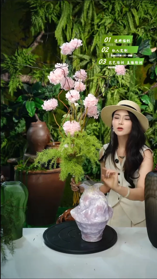 小樱花的花瓶一支