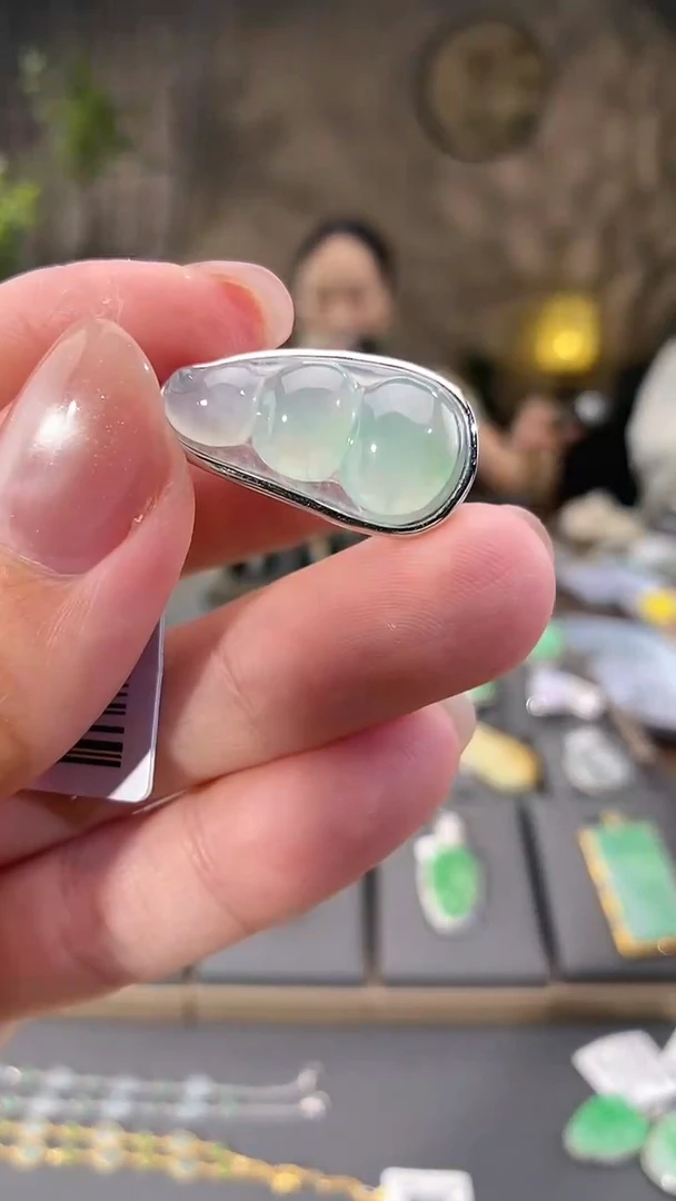 吊坠(不含链)18K金镶嵌翡翠豆子