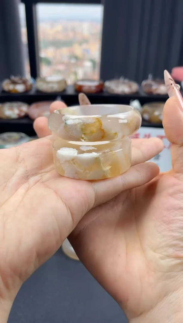 未镶嵌手镯石英质玉（51圈口）赠送镯心 无证书