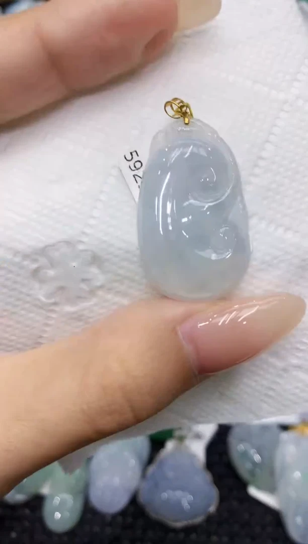 翡翠18K金镶嵌颈饰111111111111