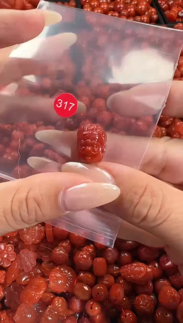 颈饰未镶嵌南红玛瑙1