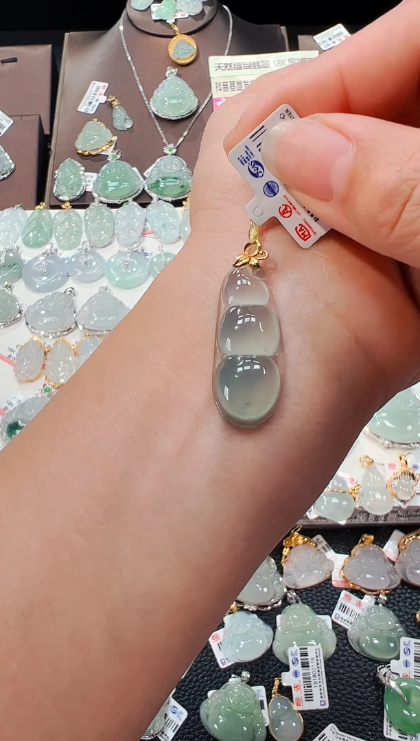 【闪购商品】翡翠吊坠(不含链)18K金镶嵌福豆吊坠A51