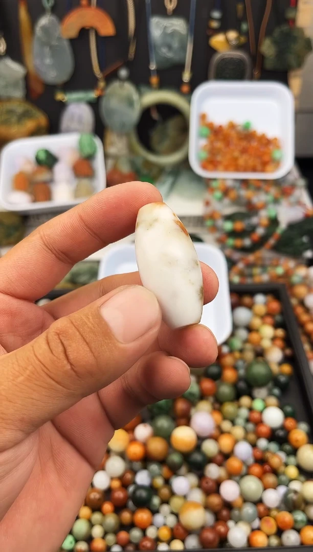 散珠翡翠艾****管翡翠配饰-桶珠