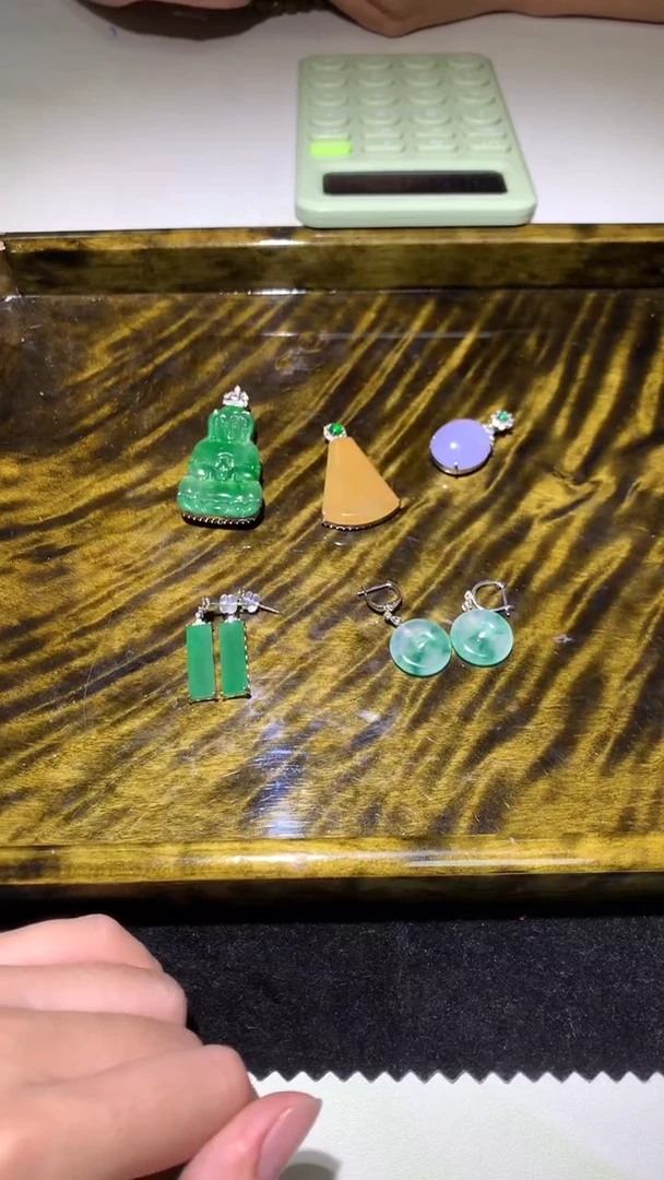 未镶嵌定制翡翠拥****~-毛货不退不换-
