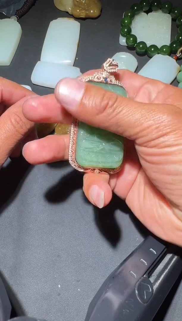 未镶嵌和田玉（糖玉）挂件和田玉