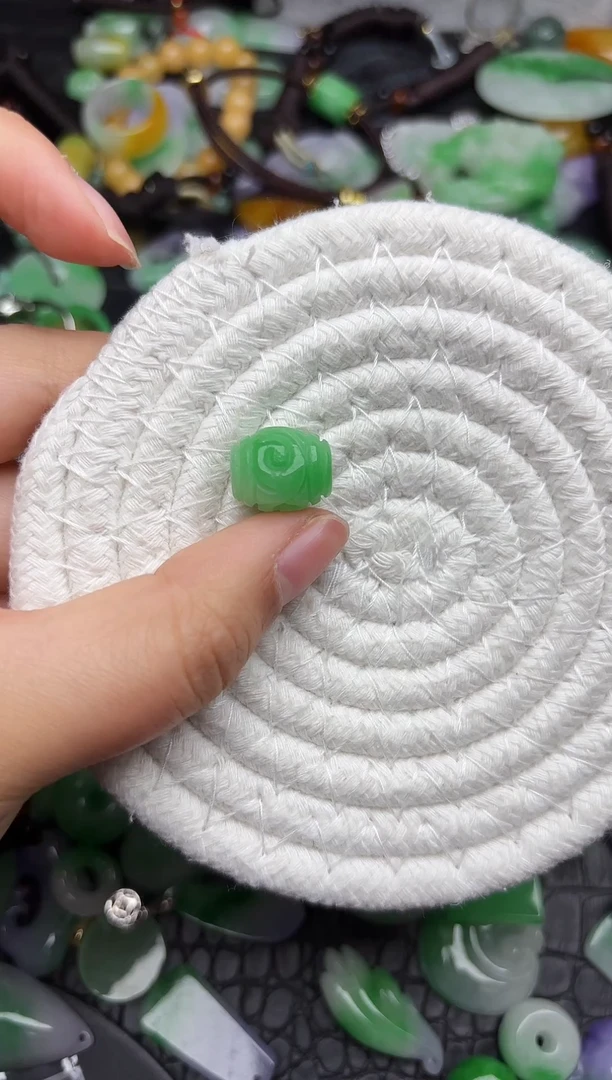 颈饰未镶嵌翡翠缅甸翡翠吊坠