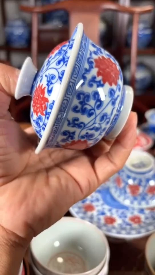 柴窑青花釉里红缠枝莲盖碗
