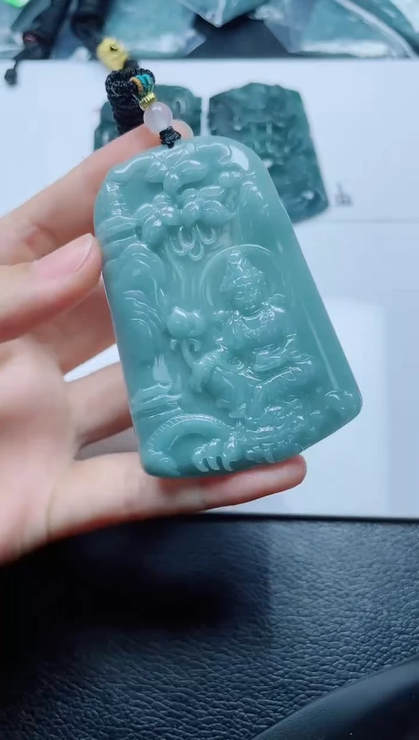 颈饰未镶嵌翡翠