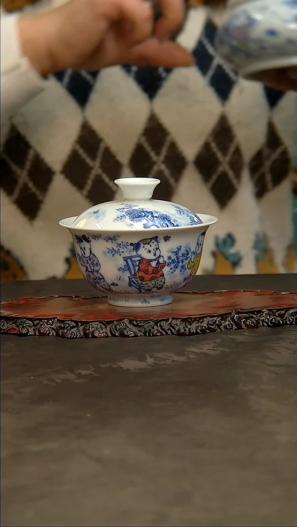 【闪购商品】青花手绘童子盖碗！