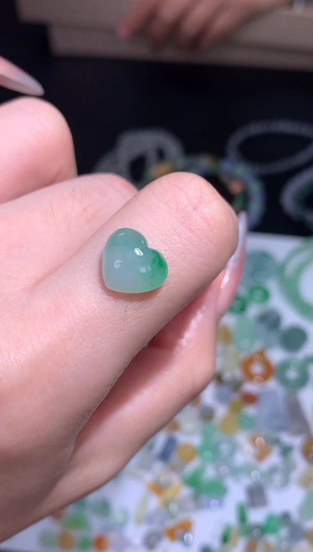 未镶嵌定制翡翠爱心