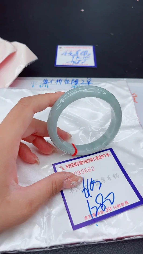 翡翠手镯未镶嵌1