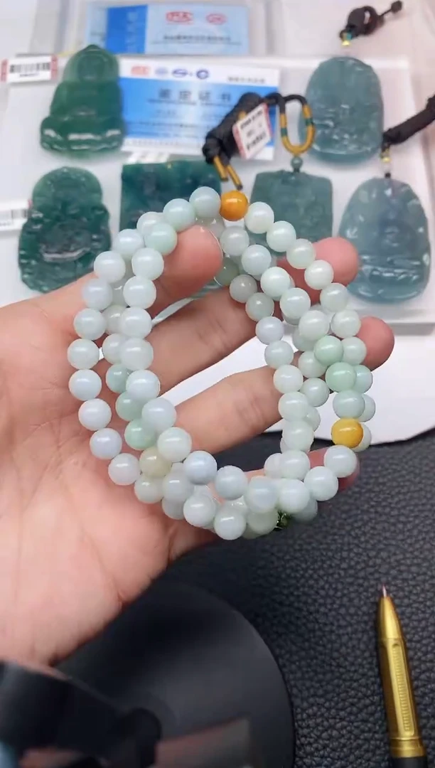 颈饰未镶嵌翡翠