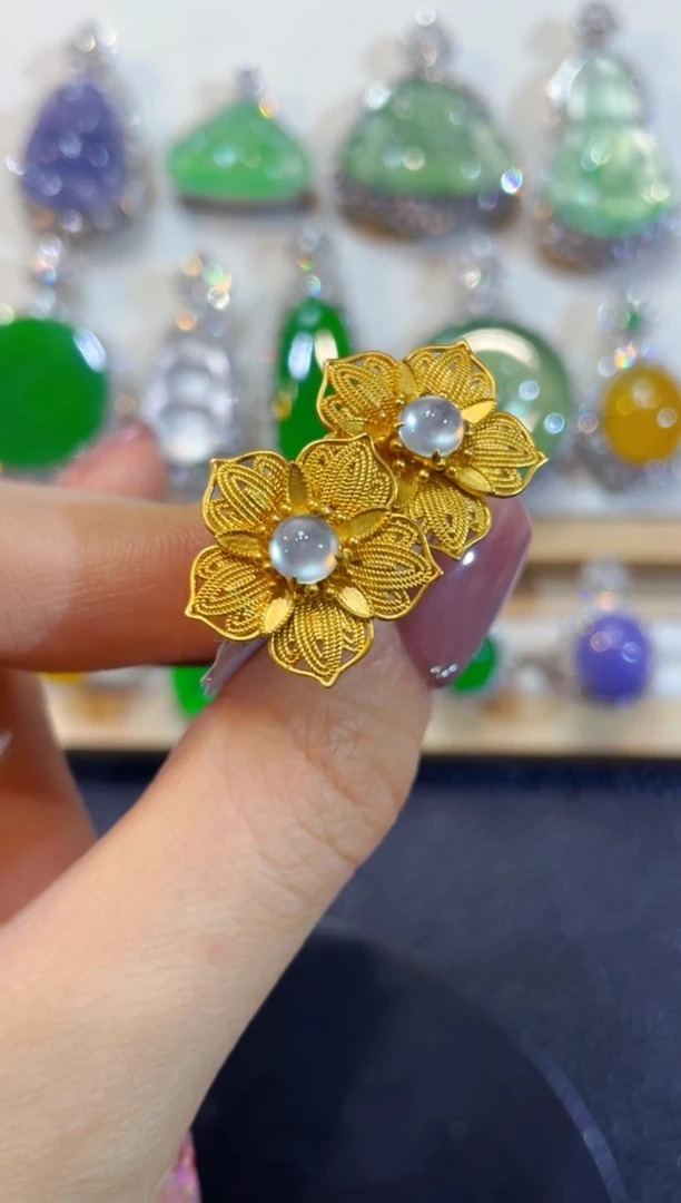 颈饰18K金镶嵌翡翠团购21