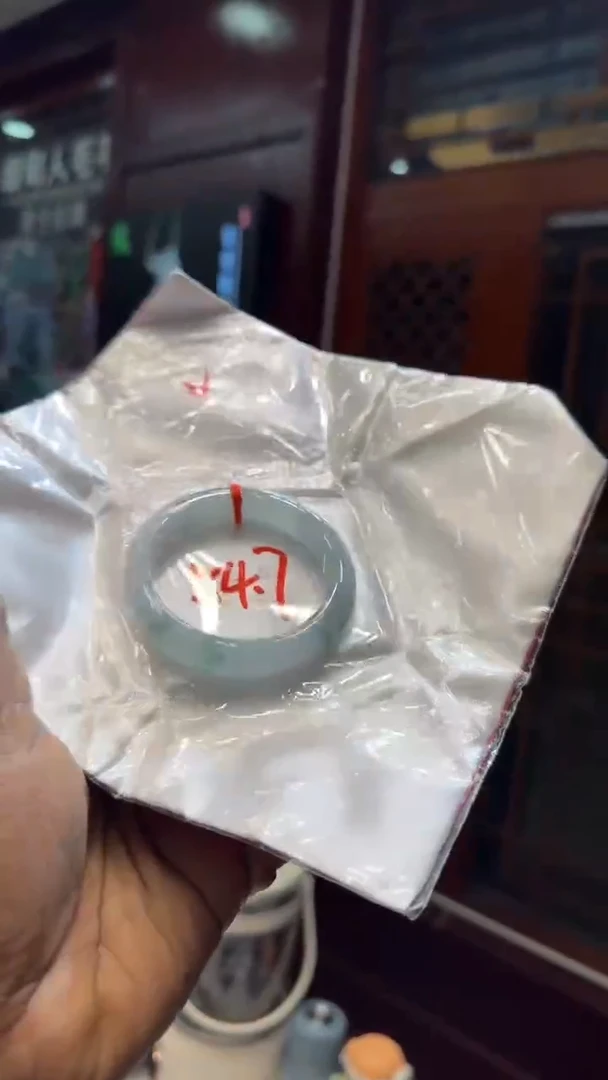 未镶嵌手镯翡翠手镯包容价