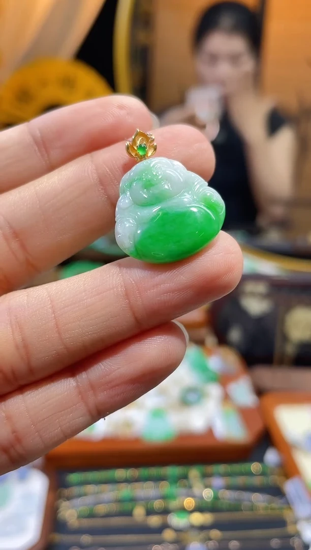 颈饰18K金镶嵌翡翠佛公