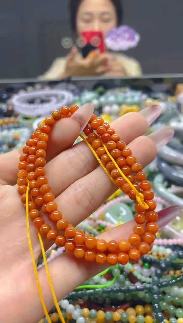 颈饰未镶嵌翡翠4MM/C/翡翠A货，一件也是批发价