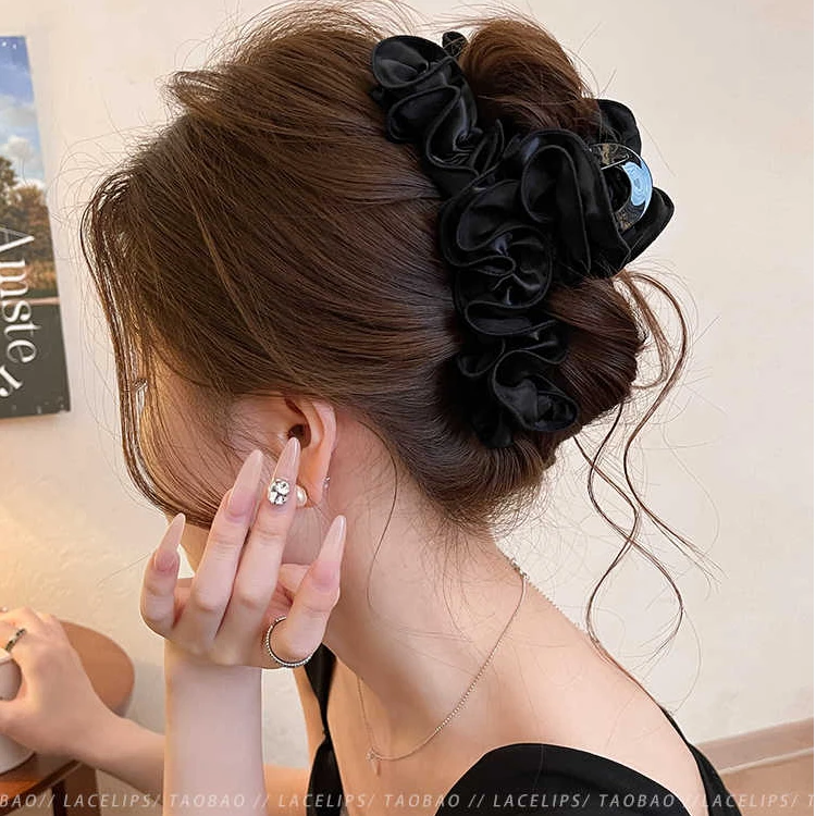 高端缎面褶皱抓夹女高级感2025新款鲨鱼夹发夹后脑勺盘发夹子发饰
