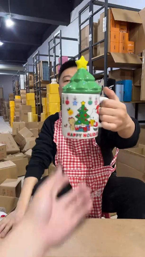 【闪购商品】杯圣诞树kt猫带盖杯