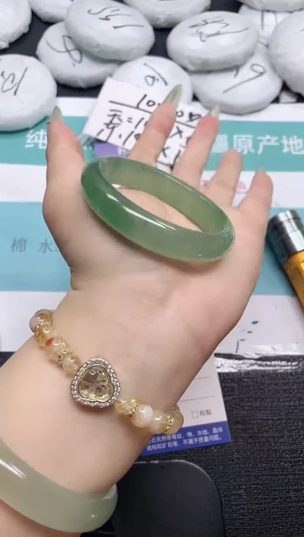 未镶嵌手镯石英质玉566-53