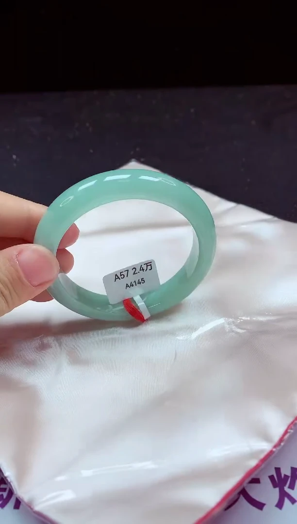 【闪购商品】翡翠手镯未镶嵌镯子57+