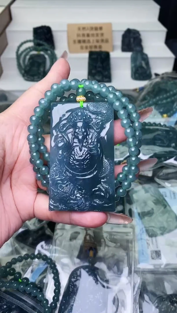 颈饰未镶嵌翡翠