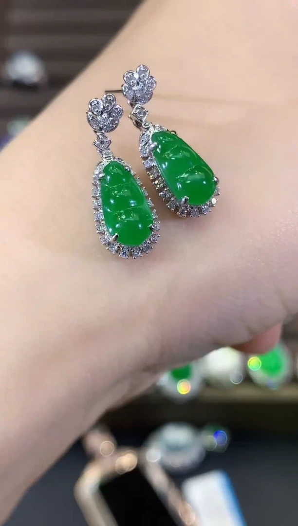 18K金镶嵌翡翠耳饰B397