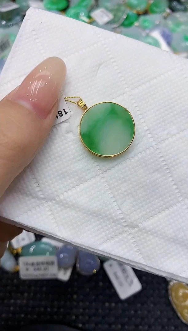 翡翠18K金镶嵌颈饰111111111111