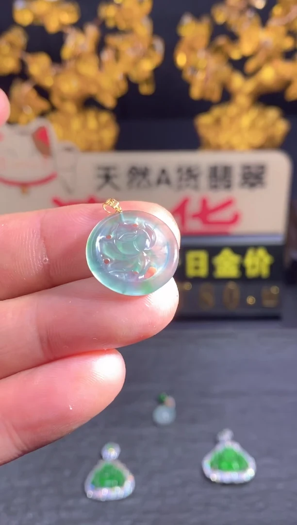 翡翠18K金镶嵌颈饰