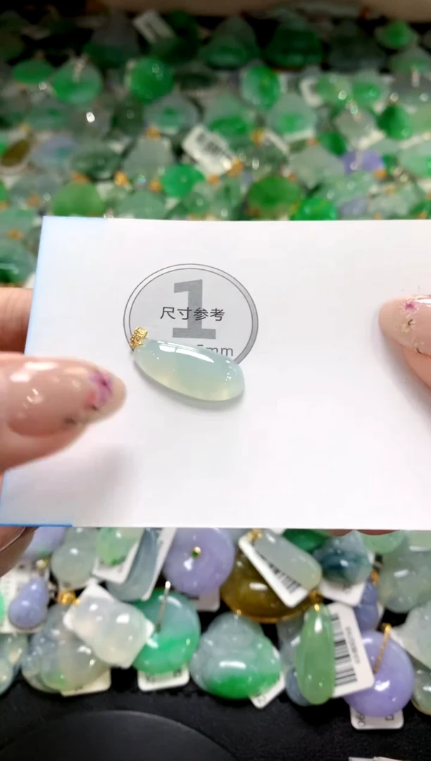 翡翠18K金镶嵌颈饰1