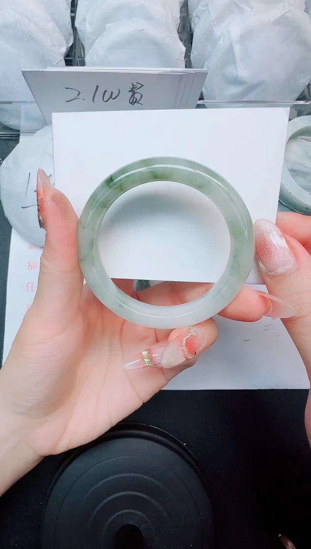 石英质玉手镯未镶嵌136/52.3