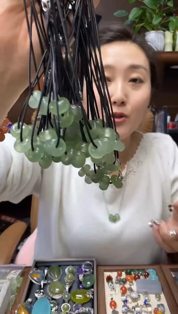 未镶嵌岫玉吊坠多样性发货其中发一