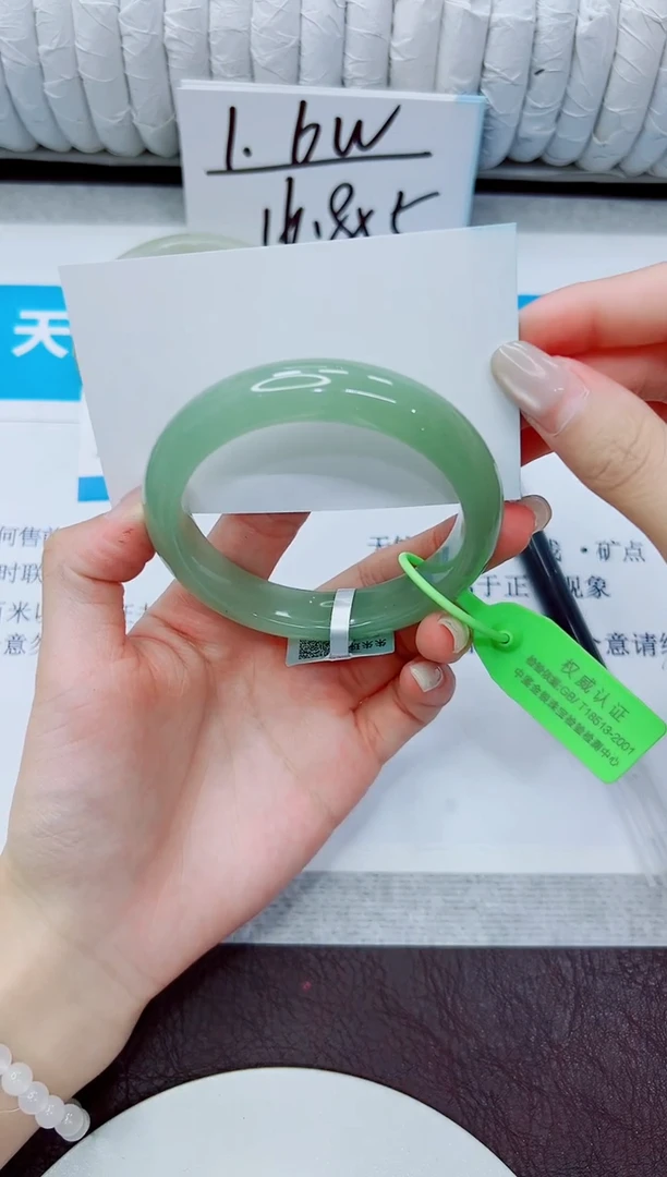 石英质玉手镯未镶嵌80/57