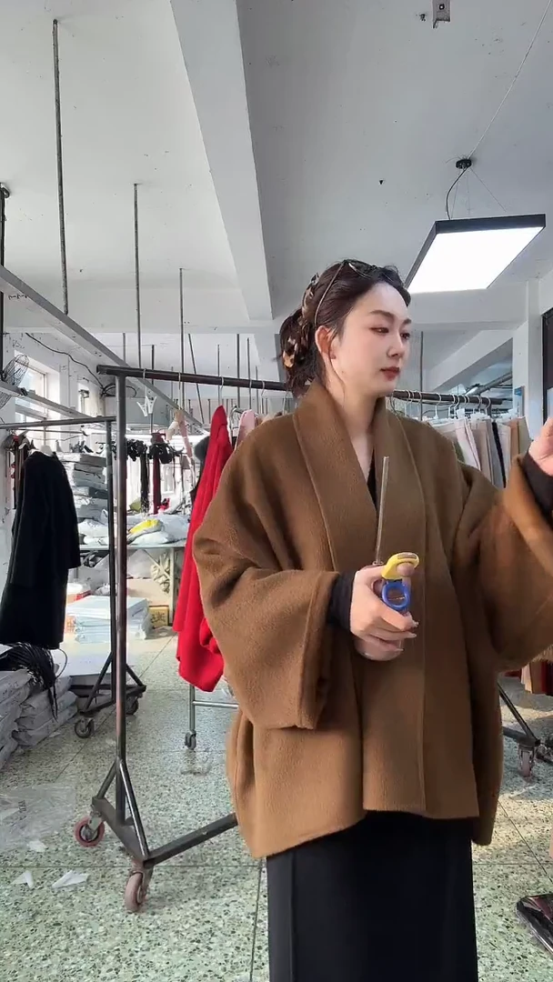 皇冠  黑色  大码