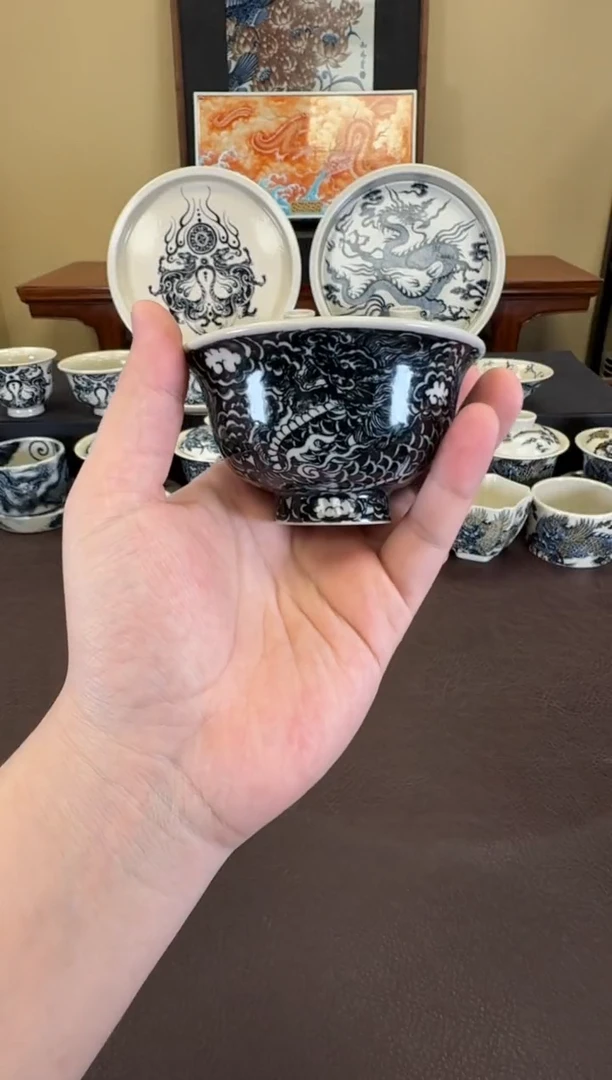 二号釉云墨麒麟压手杯