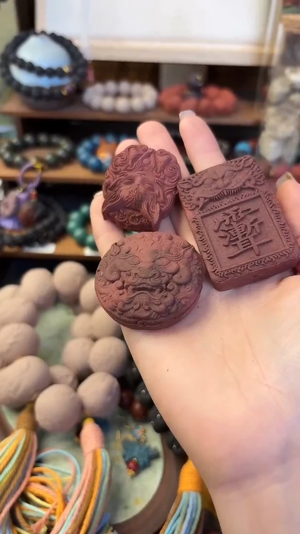 泥塑龙麝天香香牌一套三个