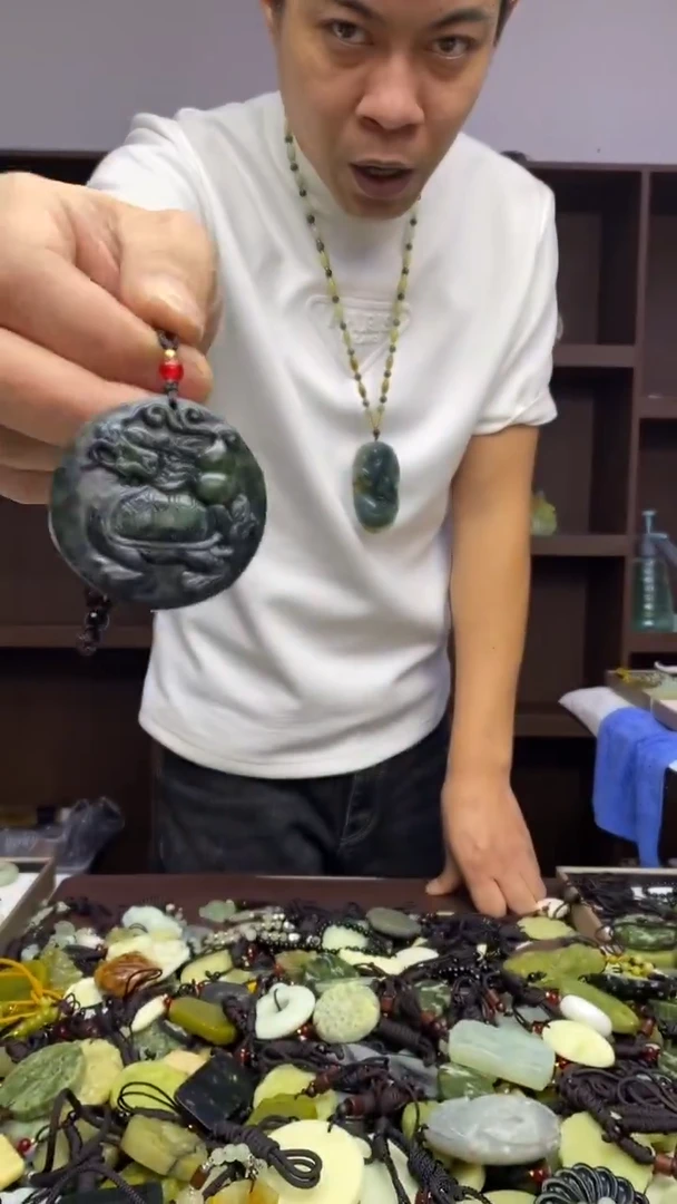 未镶嵌岫玉挂件