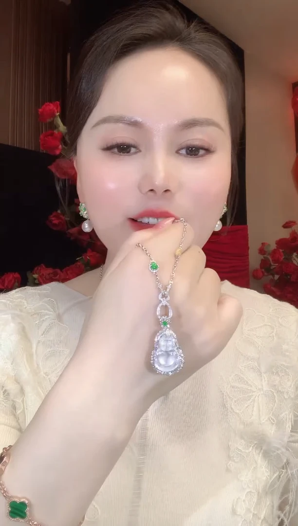 吊坠(不含链)18K金镶嵌翡翠C69