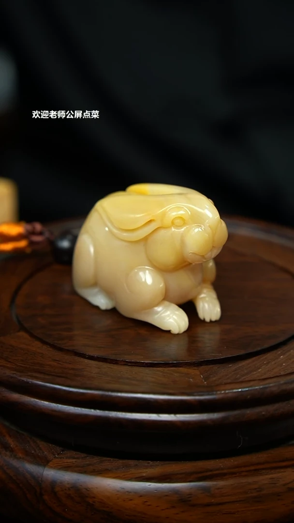 寿山石品**生松柏岭手把件