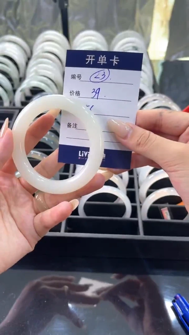 未镶嵌手镯石英岩玉手镯