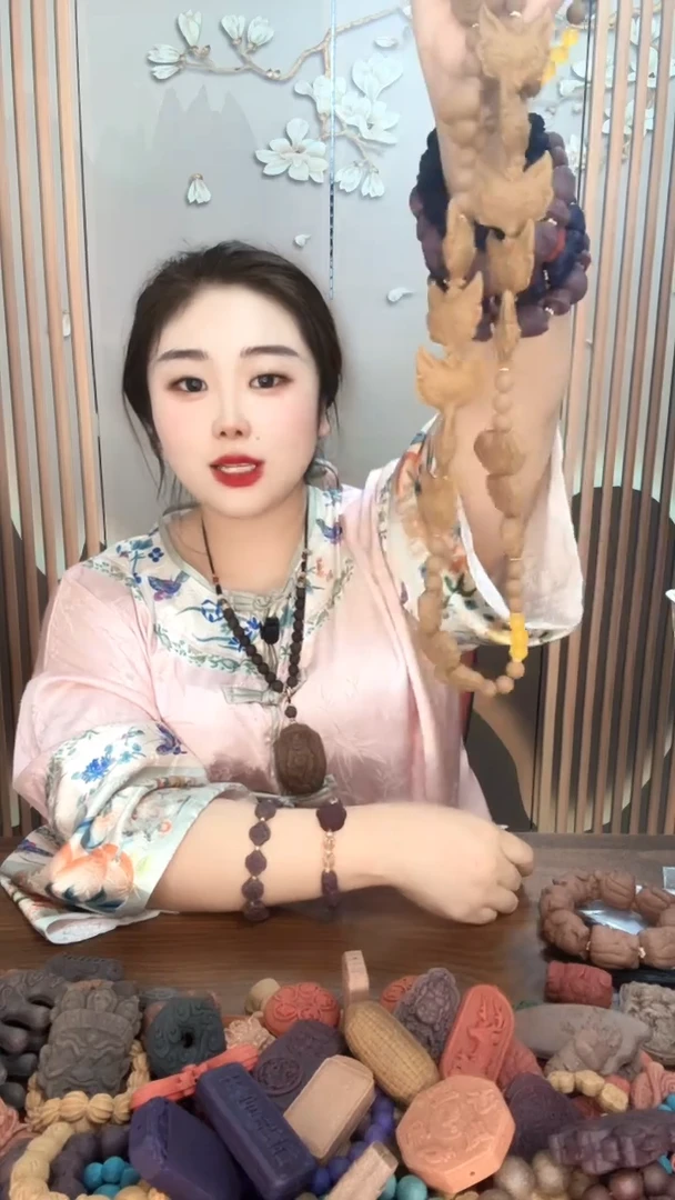 泥塑（设计款）木樨多宝斜挎随机款1条