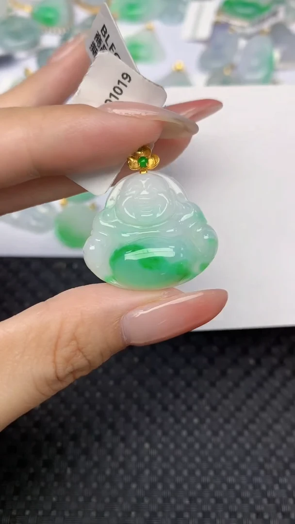 翡翠18K金镶嵌颈饰天然翡翠a货