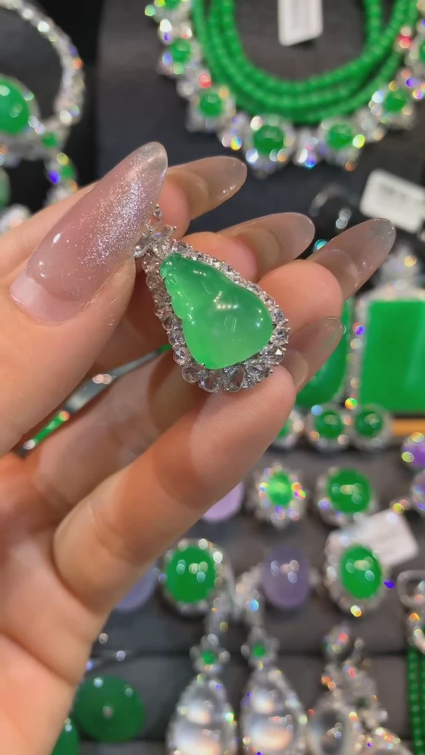 【闪购商品】翡翠吊坠(不含链)18K金镶嵌吊坠