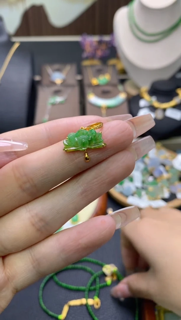 【闪购商品】翡翠颈饰18K金镶嵌净货13180
