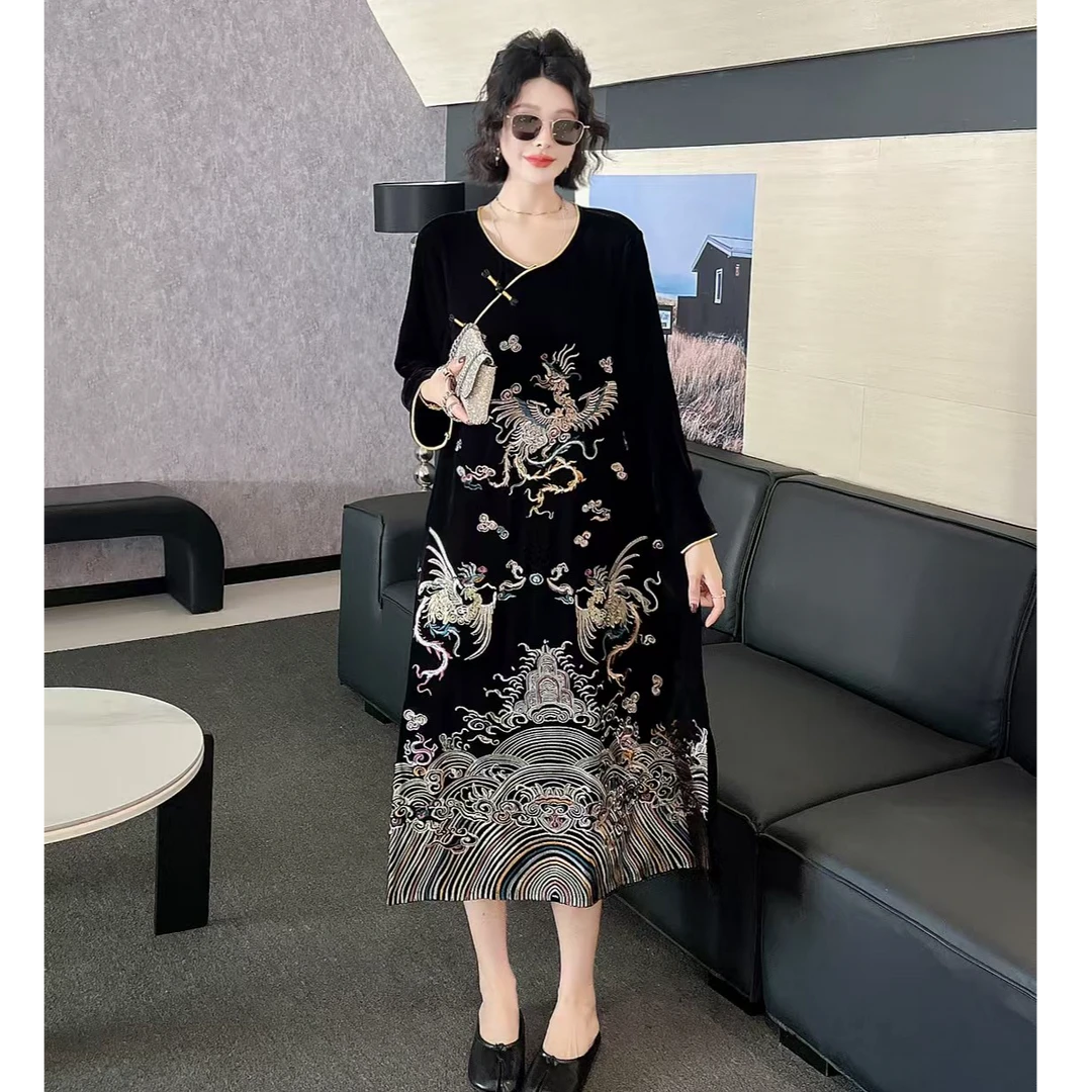 D8820新中式丝绒刺绣打底连衣裙长袖宽松国风上衣女裙子