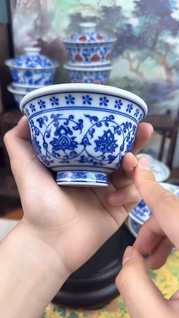 陶瓷青花缠枝莲压手杯