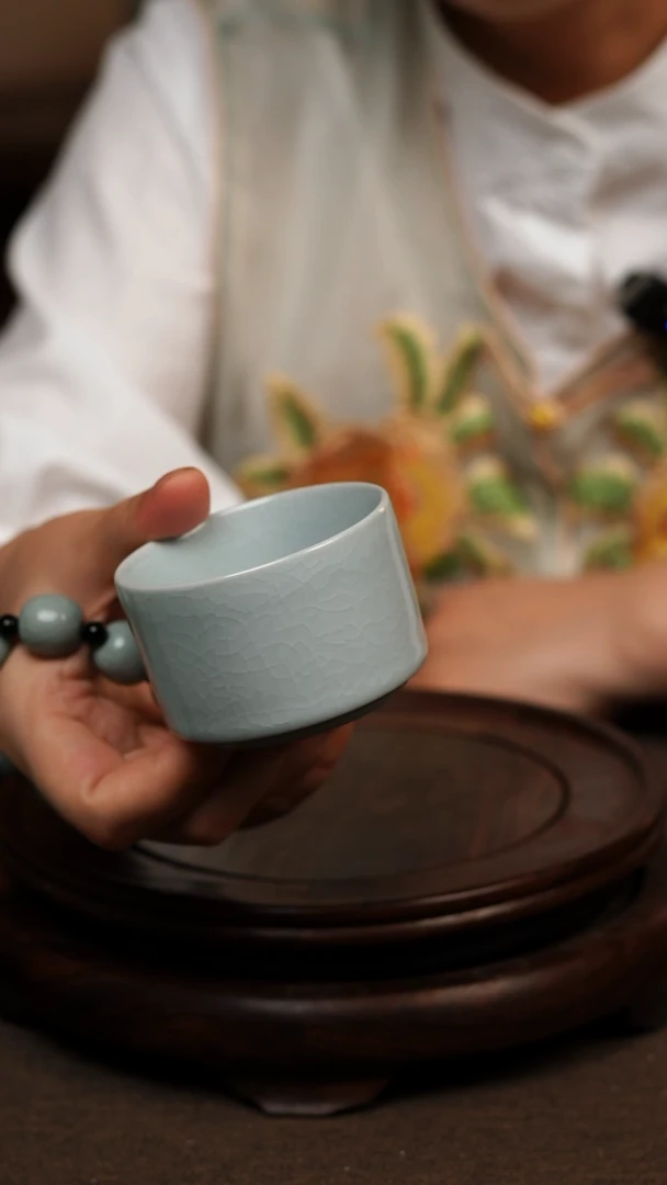 瓷片月白釉全手直口杯70ml